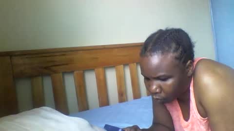 Snapshot of rawebony chatting on October 25, 10:45 am RAWEBONY online show from October 25, 10:45 am
