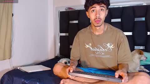 Snapshot of raydevil_ chatting on February 19, 11:49 am Rayn online show from February 19, 11:49 am