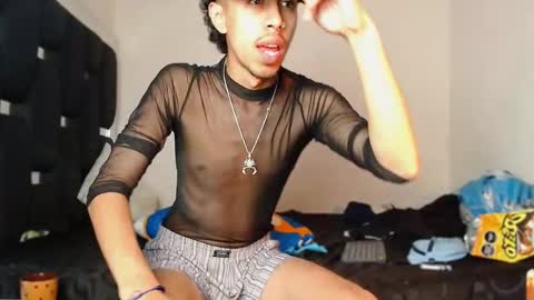 Snapshot of raydevil_ chatting on November 21, 8:07 pm Rayn online show from November 21, 8:07 pm