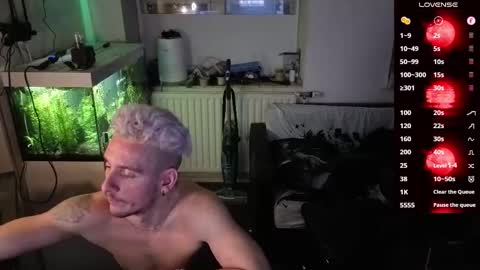 Rayzel online show from March 12, 1:34 am