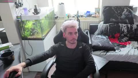 Rayzel online show from April 19, 11:42 am