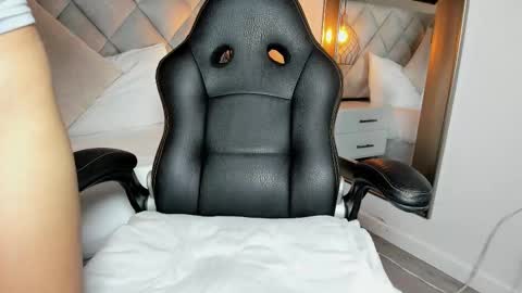 DONCELLA online show from February 5, 8:24 pm