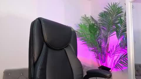 Snapshot of realalinacruz chatting on November 4, 10:31 pm Alina Cruz online show from November 4, 10:31 pm