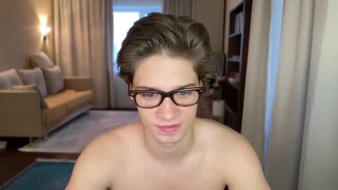 Snapshot of realsupermichael chatting on December 8, 7:37 am AliceEve online show from December 8, 7:37 am