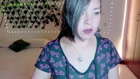 Rebbeca online show from December 17, 12:00 pm