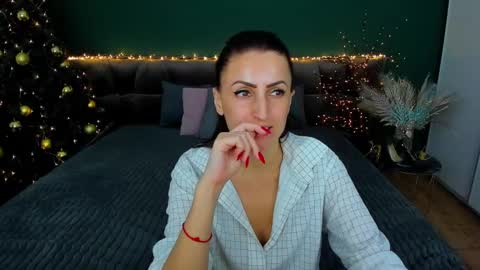 Snapshot of rebecca_diamonds chatting on January 8, 12:05 pm rebecca_diamonds online show from January 8, 12:05 pm