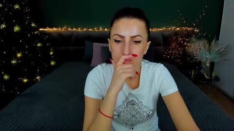 Snapshot of rebecca_diamonds chatting on January 12, 9:08 am rebecca_diamonds online show from January 12, 9:08 am