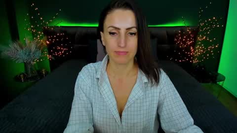 Snapshot of rebecca_diamonds chatting on January 27, 3:39 pm rebecca_diamonds online show from January 27, 3:39 pm