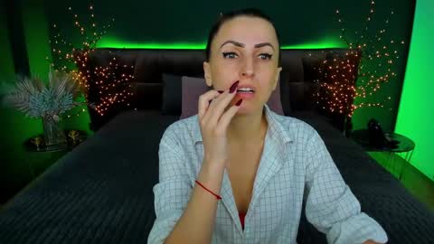 Snapshot of rebecca_diamonds chatting on January 29, 6:43 am rebecca_diamonds online show from January 29, 6:43 am