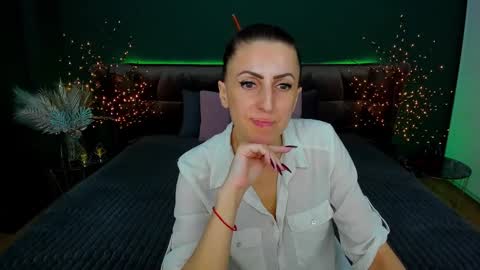 Snapshot of rebecca_diamonds chatting on February 17, 3:42 pm rebecca_diamonds online show from February 17, 3:42 pm