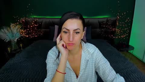Snapshot of rebecca_diamonds chatting on March 5, 6:44 am rebecca_diamonds online show from March 5, 6:44 am