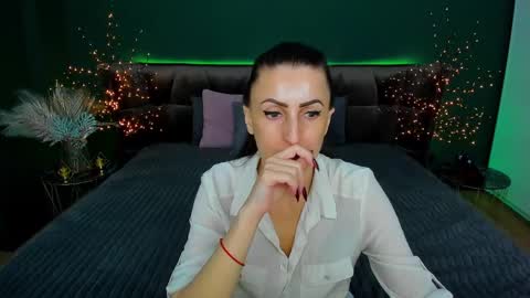 Snapshot of rebecca_diamonds chatting on March 11, 10:40 am rebecca_diamonds online show from March 11, 10:40 am