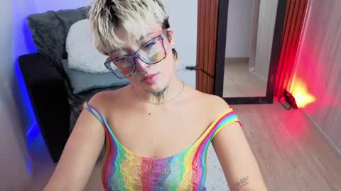 Snapshot of rebeka_baker chatting on May 15, 11:17 am REBEKA online show from May 15, 11:17 am