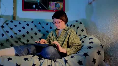 Snapshot of reborn_elf chatting on October 18, 5:57 pm Lara online show from October 18, 5:57 pm