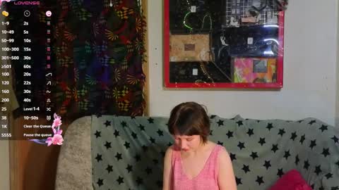 Snapshot of reborn_elf chatting on October 30, 4:41 pm Lara online show from October 30, 4:41 pm