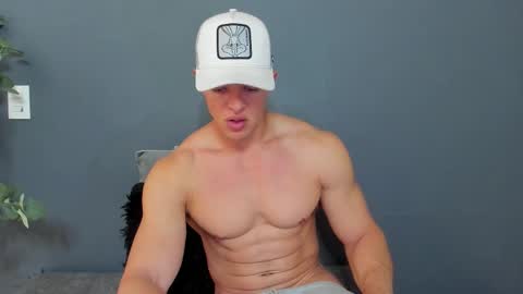 twitter REECET26 instagram RECCETAYLOR online show from March 1, 3:14 pm