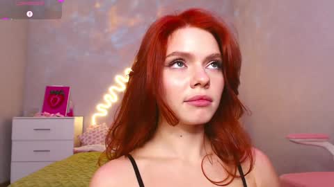 Snapshot of red__candy chatting on December 15, 3:42 pm red__candy online show from December 15, 3:42 pm