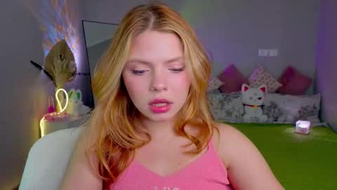 Snapshot of red__candy chatting on October 9, 2:15 pm red__candy online show from October 9, 2:15 pm
