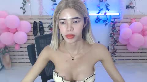 Snapshot of red_ann17 chatting on November 22, 10:03 am ann online show from November 22, 10:03 am