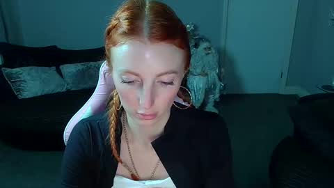 Snapshot of red_firesquirt chatting on December 16, 10:56 pm Red - online show from December 16, 10:56 pm