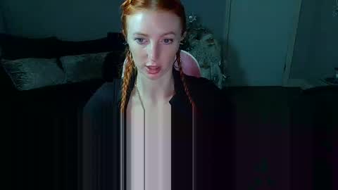 Snapshot of red_firesquirt chatting on December 17, 2:33 pm Red - online show from December 17, 2:33 pm