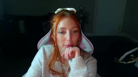 Snapshot of red_firesquirt chatting on January 21, 10:51 pm Red - online show from January 21, 10:51 pm