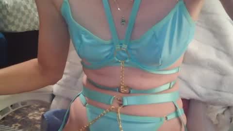 Snapshot of red_on_fire69 chatting on November 13, 5:34 pm Red online show from November 13, 5:34 pm