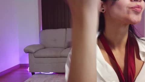 Snapshot of red_queen888 chatting on February 15, 6:21 am Sofi online show from February 15, 6:21 am