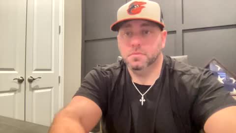 Snapshot of redbull1414 chatting on December 16, 12:37 am RedBull online show from December 16, 12:37 am