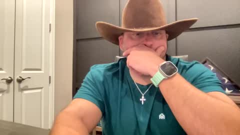 Snapshot of redbull1414 chatting on December 18, 2:21 am RedBull online show from December 18, 2:21 am