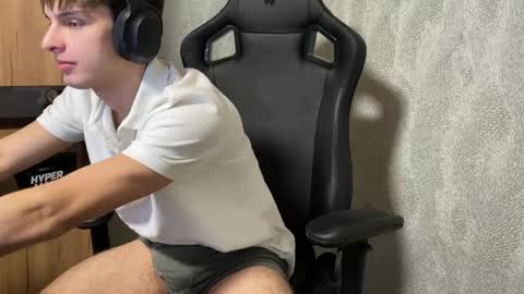 Snapshot of redbullshine chatting on October 8, 6:38 pm redbullshine online show from October 8, 6:38 pm