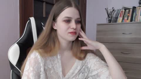 Snapshot of redhead_rabbit chatting on December 29, 6:14 am Lily online show from December 29, 6:14 am