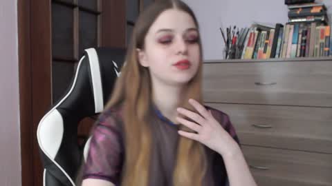 Snapshot of redhead_rabbit chatting on December 30, 3:14 am Lily online show from December 30, 3:14 am