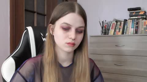 Snapshot of redhead_rabbit chatting on December 30, 6:20 am Lily online show from December 30, 6:20 am