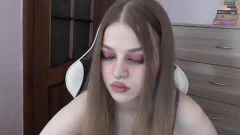 Snapshot of redhead_rabbit chatting on September 29, 3:11 am Lily online show from September 29, 3:11 am