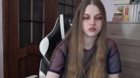 Snapshot of redhead_rabbit chatting on October 29, 2:03 am Lily online show from October 29, 2:03 am