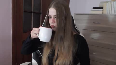 Lily online show from January 9, 2:25 am