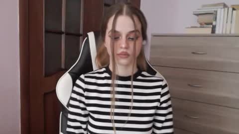 Lily online show from March 14, 3:23 am