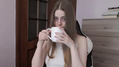 Lily online show from April 19, 2:11 am