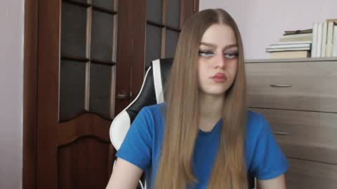 Lily online show from April 24, 2:47 am