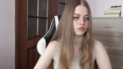 Lily online show from April 25, 2:36 am