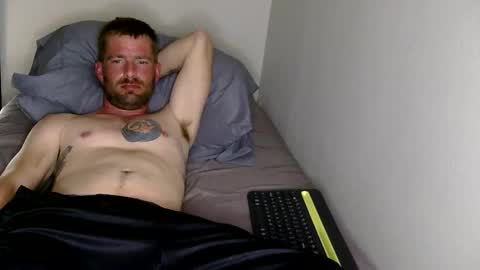 Snapshot of redheadlover828 chatting on December 17, 11:16 am Kevin online show from December 17, 11:16 am