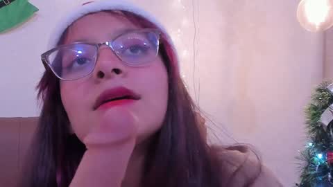 Snapshot of redmeloddy chatting on December 17, 8:10 pm Meloddy online show from December 17, 8:10 pm