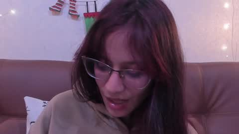 Snapshot of redmeloddy chatting on December 17, 11:16 pm Meloddy online show from December 17, 11:16 pm