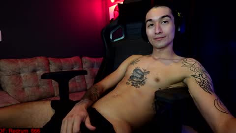 Snapshot of redrum_696 chatting on December 4, 6:17 pm Red online show from December 4, 6:17 pm