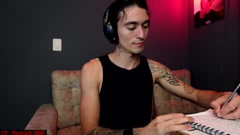 Snapshot of redrum_696 chatting on December 10, 3:09 am Red online show from December 10, 3:09 am