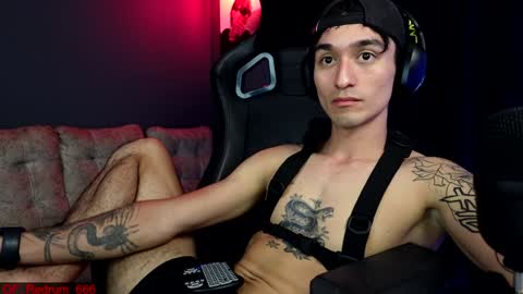 Snapshot of redrum_696 chatting on December 11, 2:52 am Red online show from December 11, 2:52 am