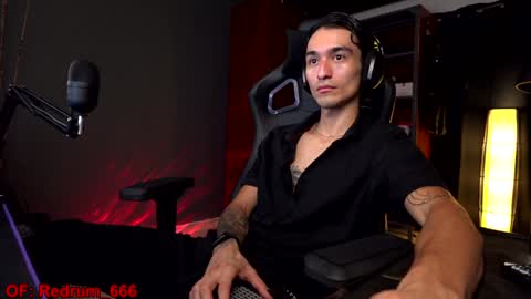 Snapshot of redrum_696 chatting on December 21, 3:58 am Red online show from December 21, 3:58 am