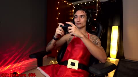 Snapshot of redrum_696 chatting on December 23, 4:12 am Red online show from December 23, 4:12 am