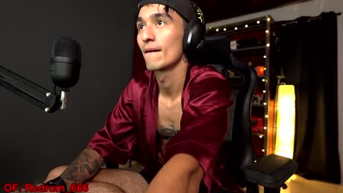 Snapshot of redrum_696 chatting on December 27, 4:26 am Red online show from December 27, 4:26 am